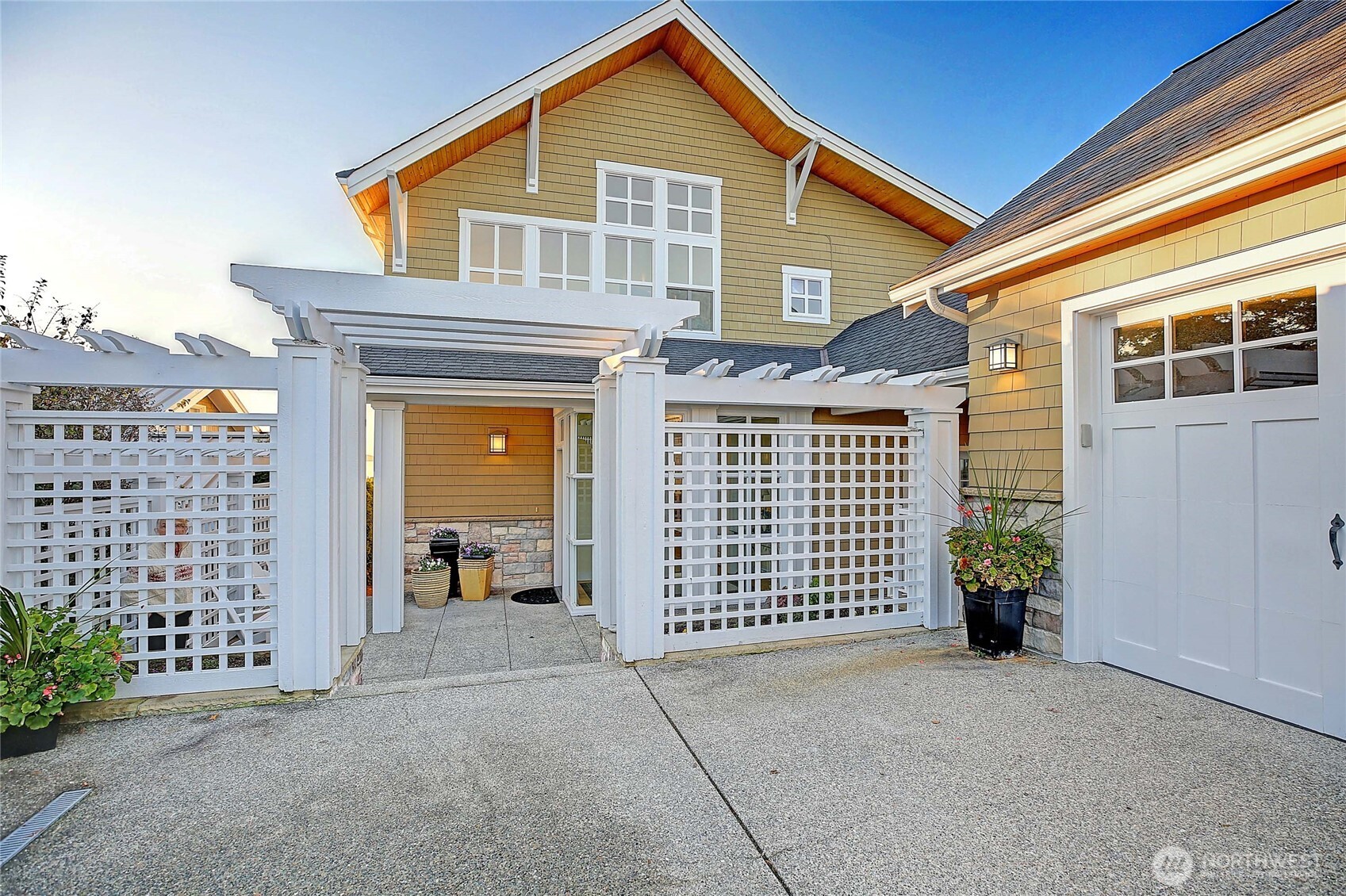 211 N Sunset Property Photo 10