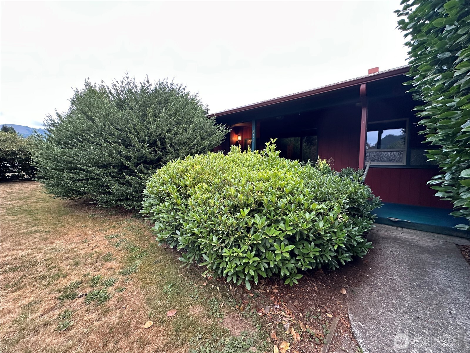 631 Division Avenue Property Photo 1