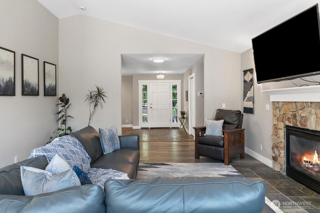 1069 Nw Luoto Court Property Photo 9