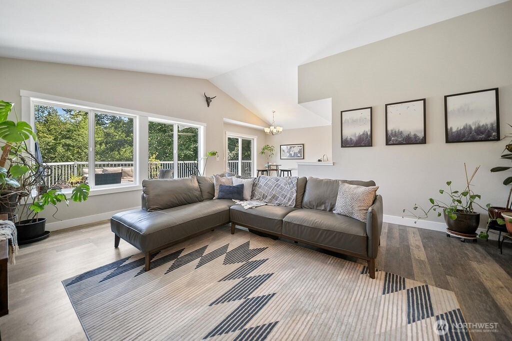 1069 Nw Luoto Court Property Photo 10