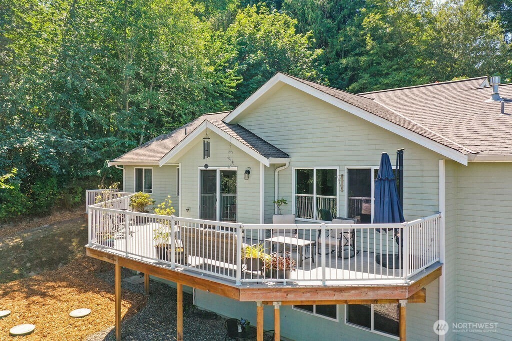 1069 Nw Luoto Court Property Photo 17