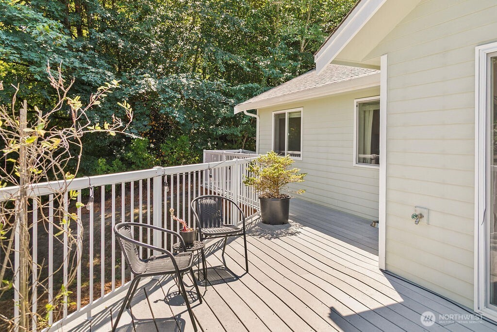 1069 Nw Luoto Court Property Photo 19