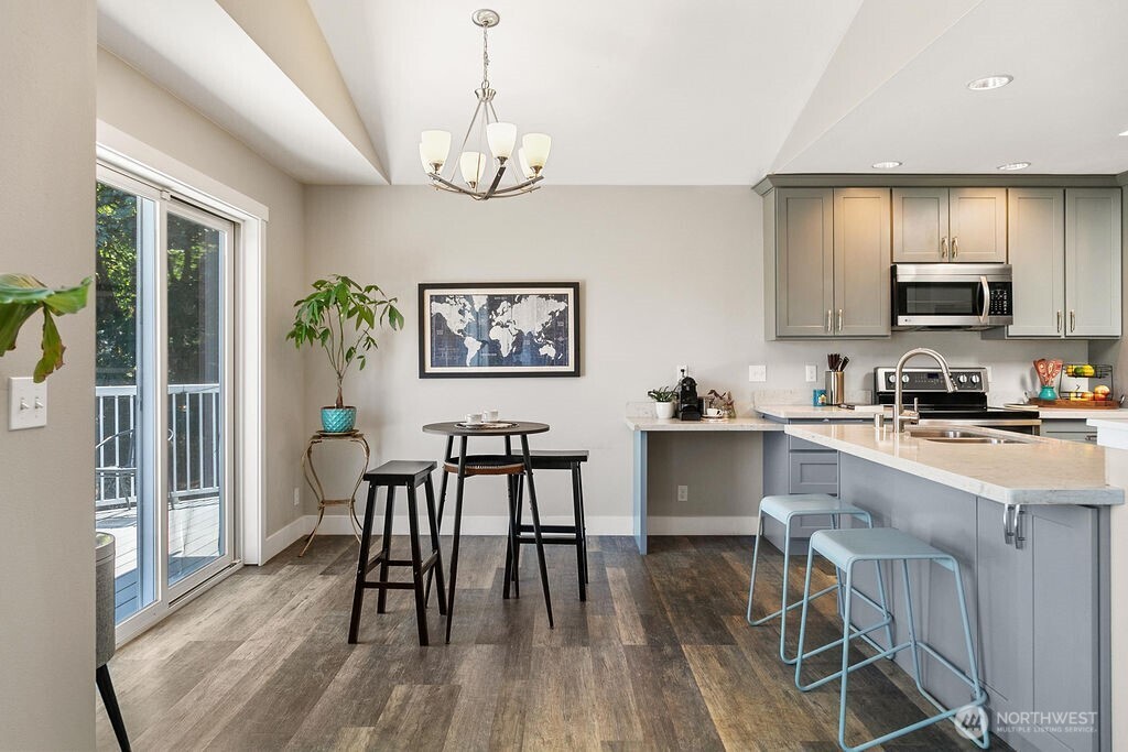 1069 Nw Luoto Court Property Photo 21