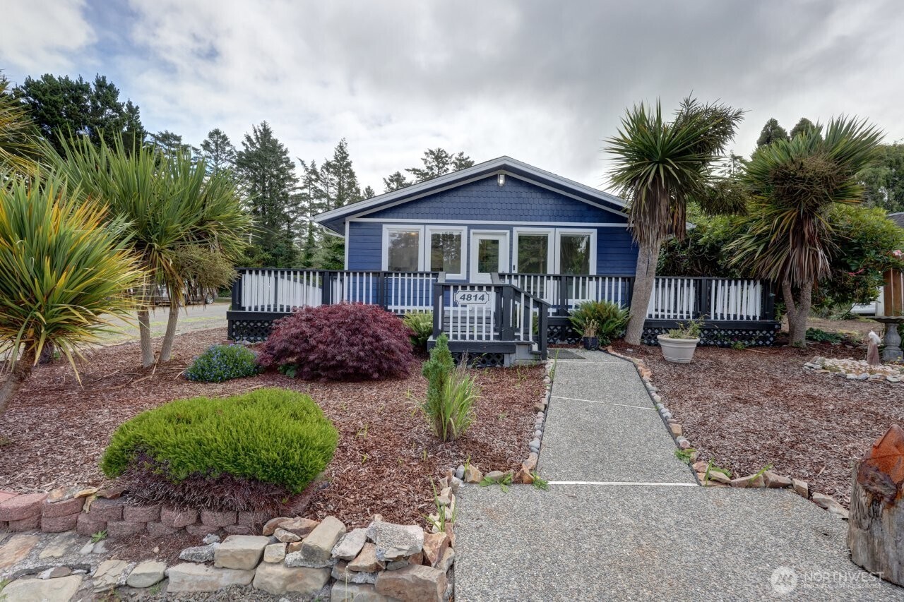 4814 N Place Property Photo 1