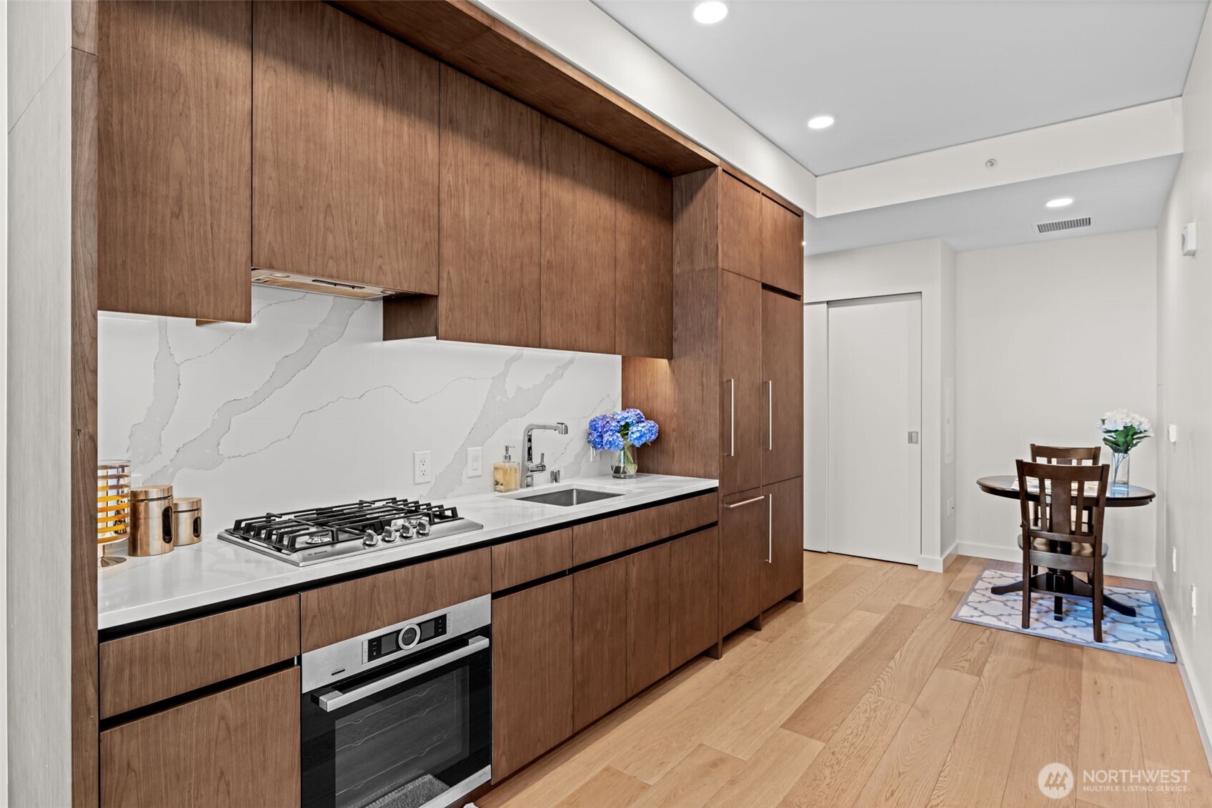 121 Stewart Street 2204 Property Photo 4