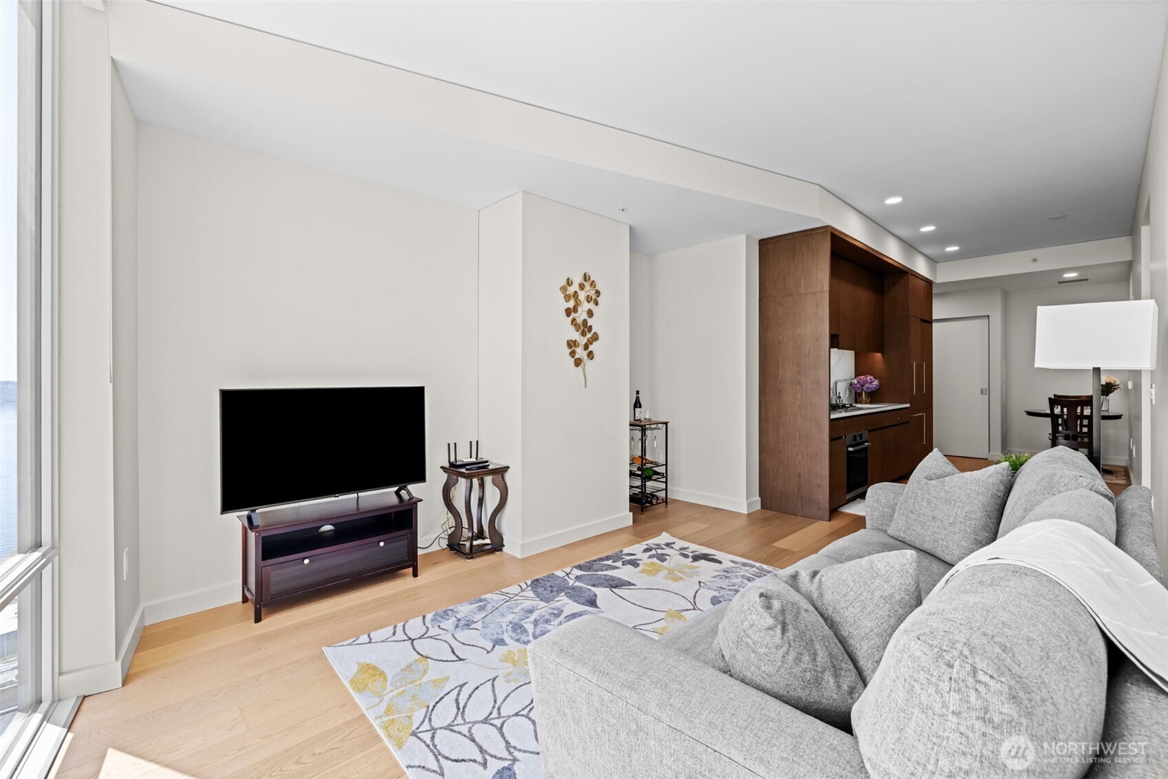 121 Stewart Street 2204 Property Photo 6