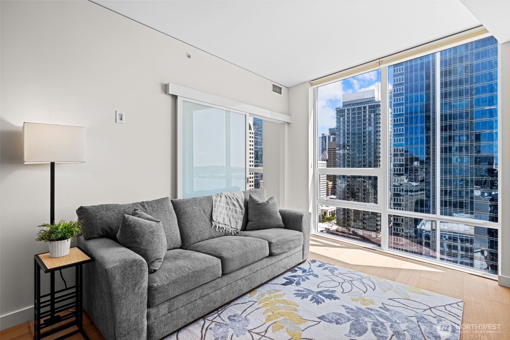 121 Stewart Street 2204 Property Photo 7