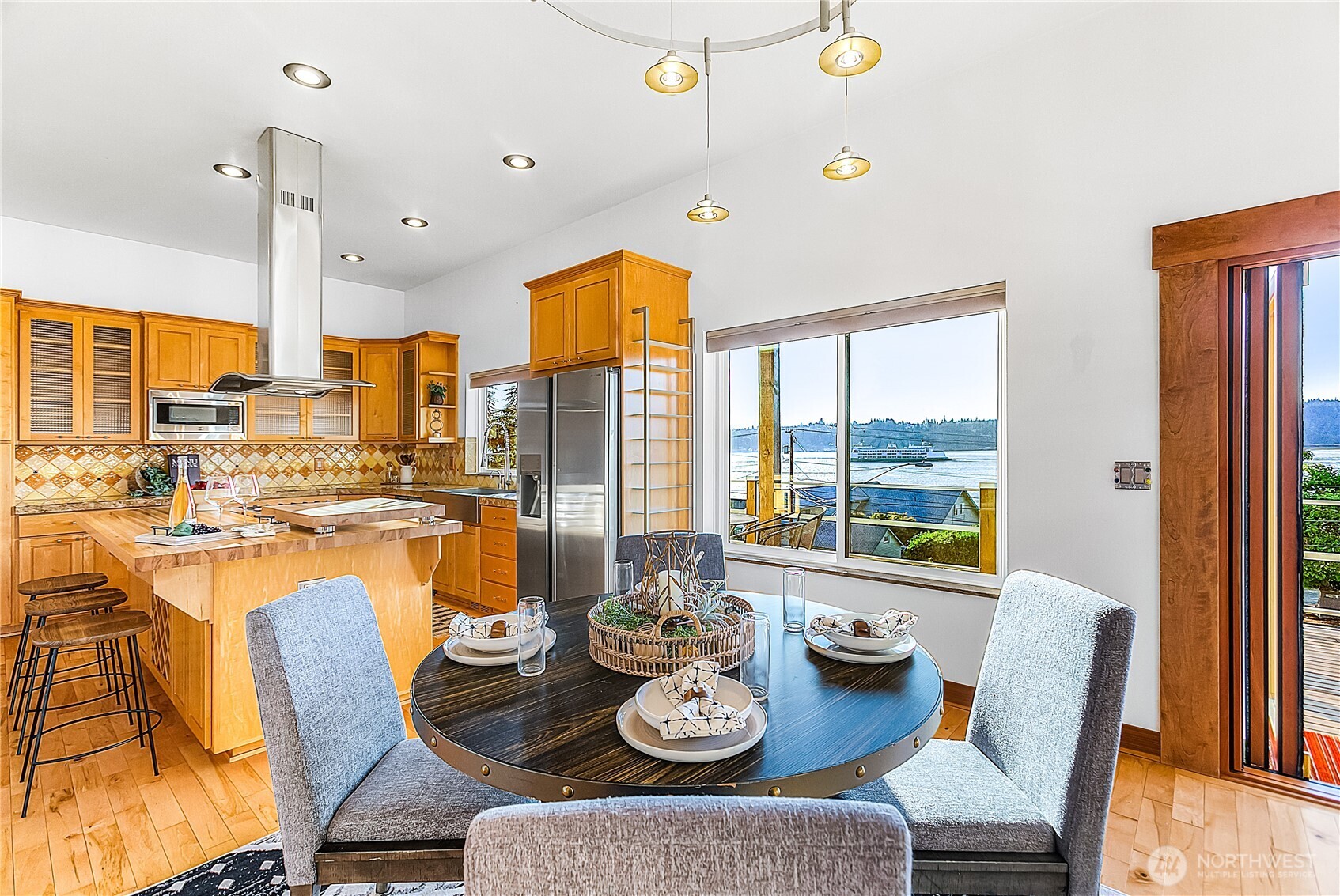 3643 Beach Drive Property Photo 12