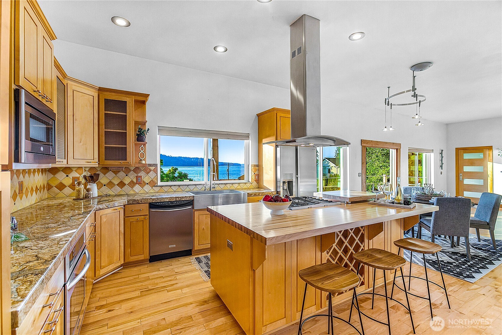 3643 Beach Drive Property Photo 13