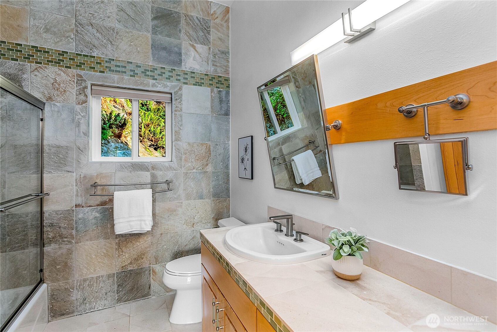 3643 Beach Drive Property Photo 18