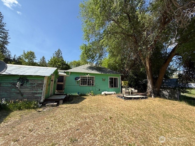 5986 S 25 Highway Property Photo 1