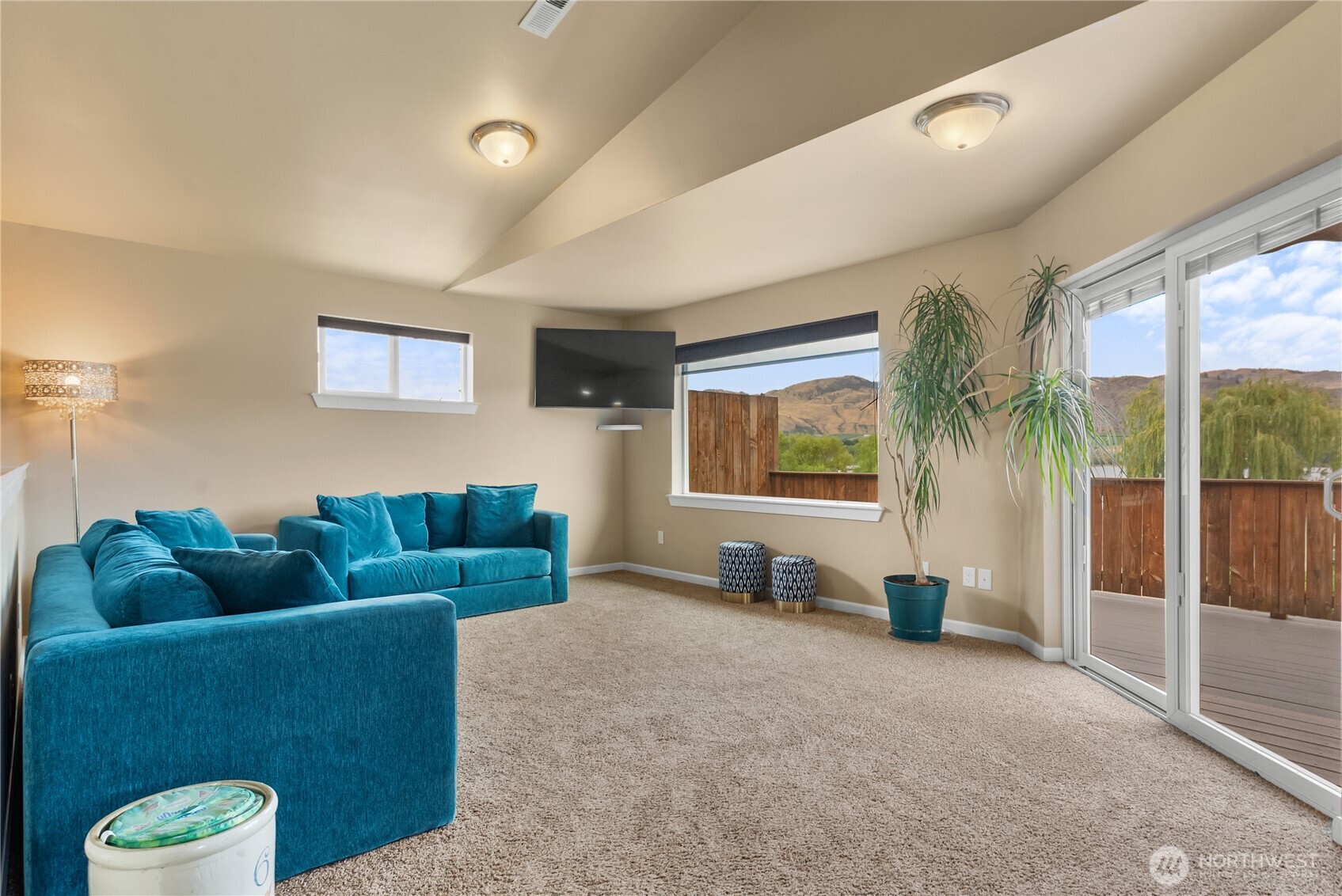 65 Eastlake Road B Property Photo 15