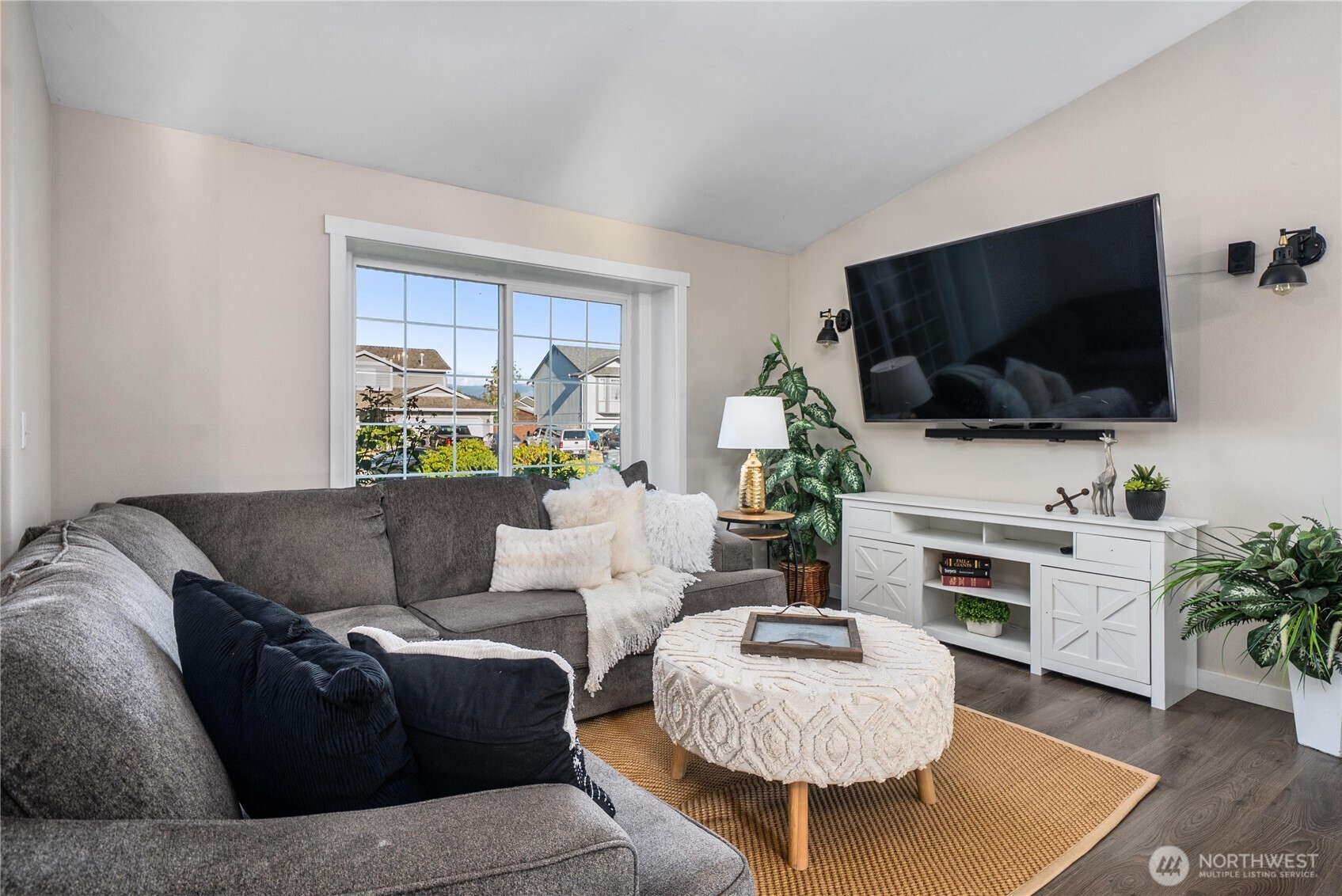 215 Orting Avenue Property Photo 2