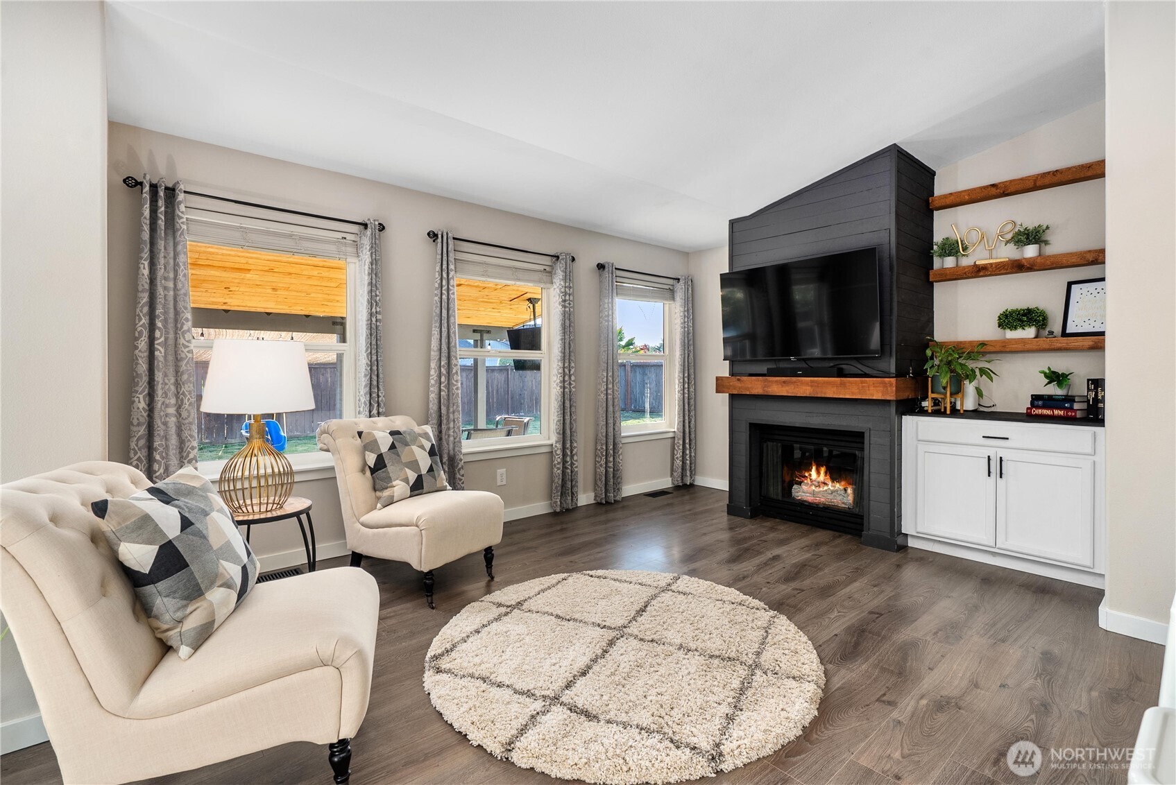 215 Orting Avenue Property Photo 8