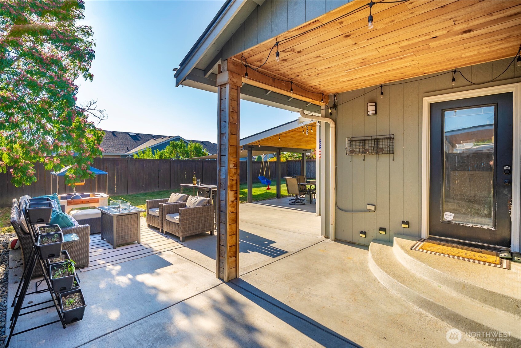 215 Orting Avenue Property Photo 10