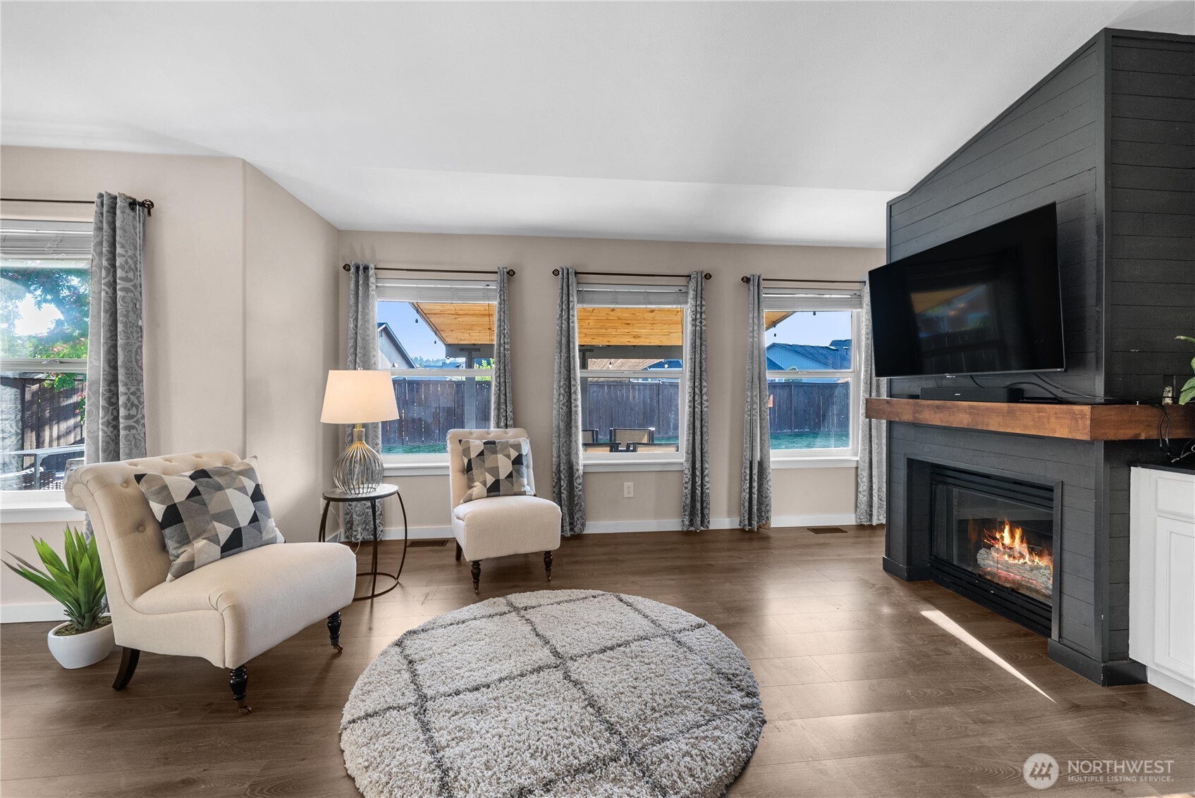 215 Orting Avenue Property Photo 14