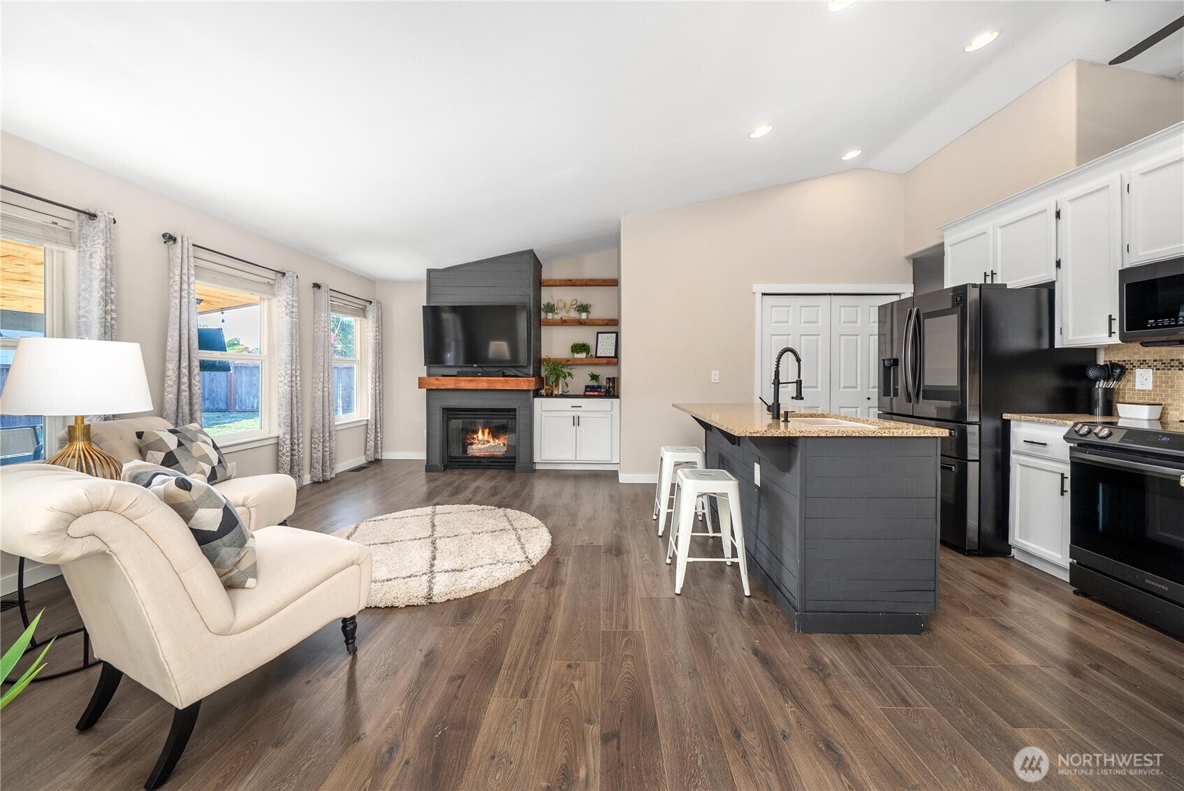 215 Orting Avenue Property Photo 15