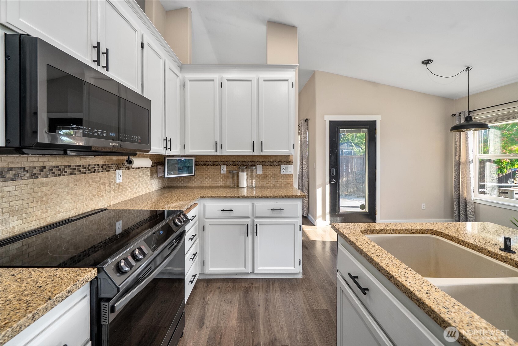 215 Orting Avenue Property Photo 16