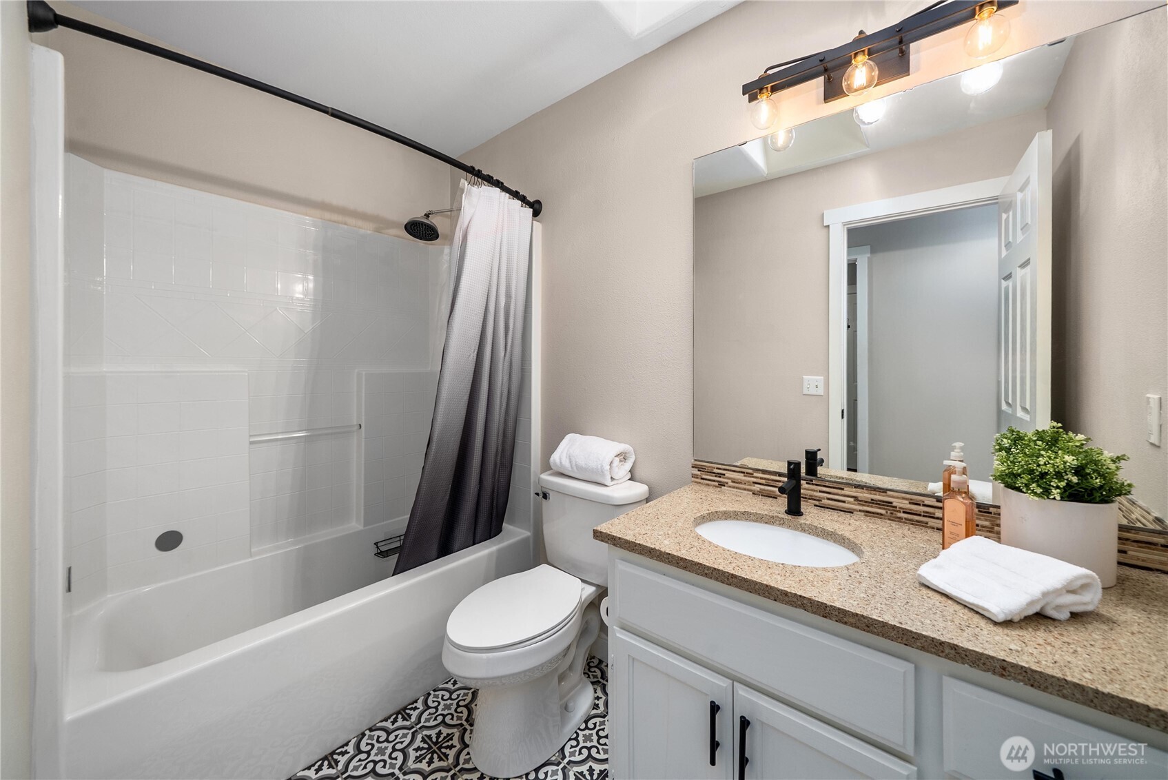 215 Orting Avenue Property Photo 18