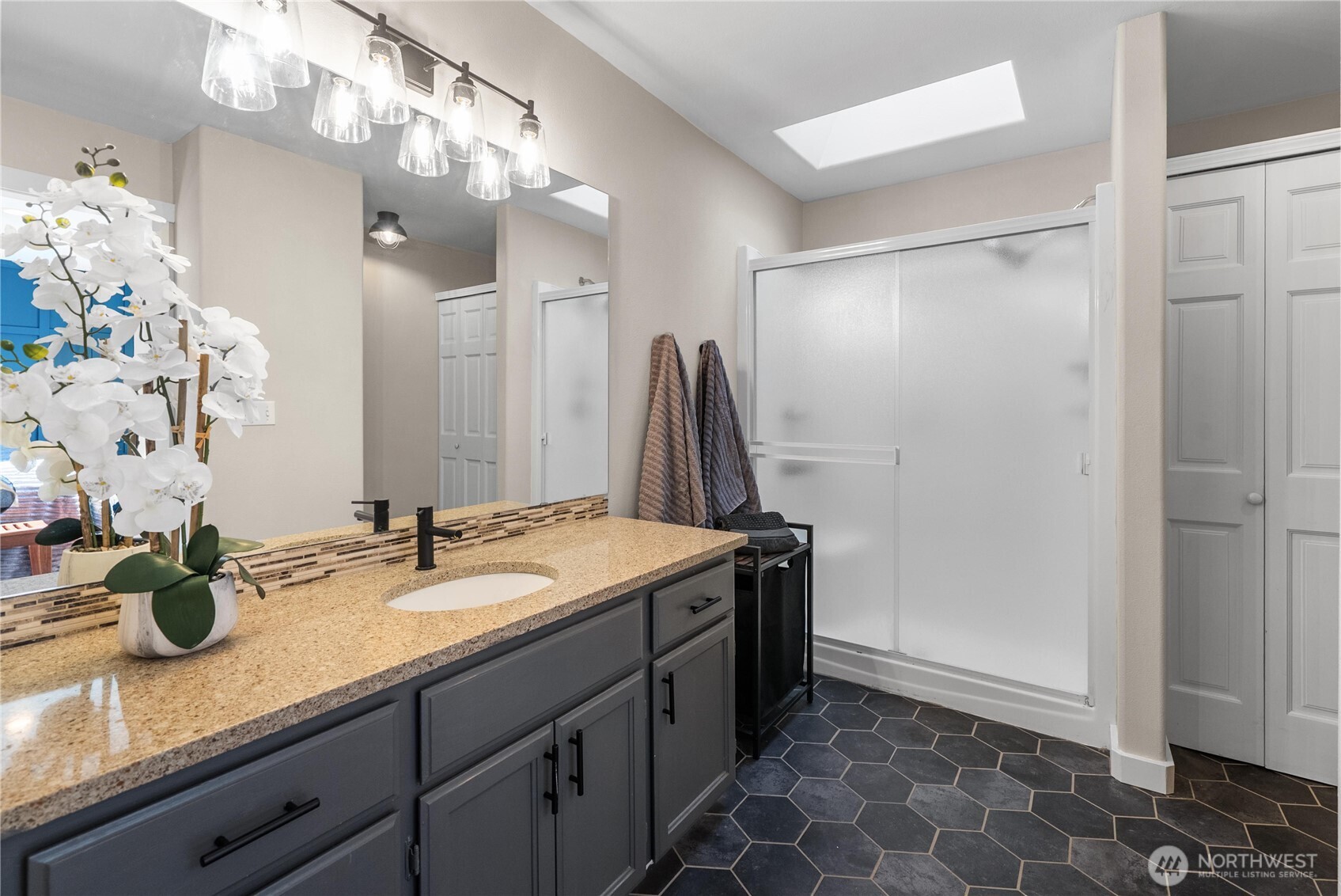 215 Orting Avenue Property Photo 21