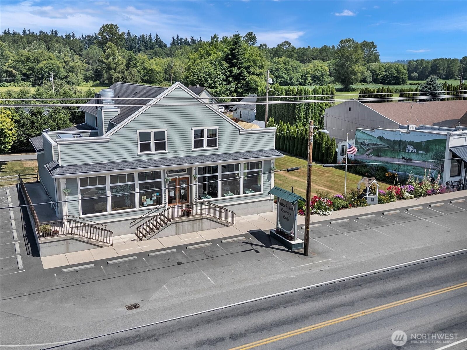 1421 Pioneer Highway Property Photo 2