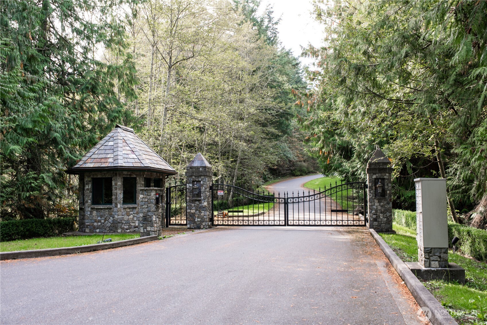 6981 Lakewood Park Lane Property Photo 2