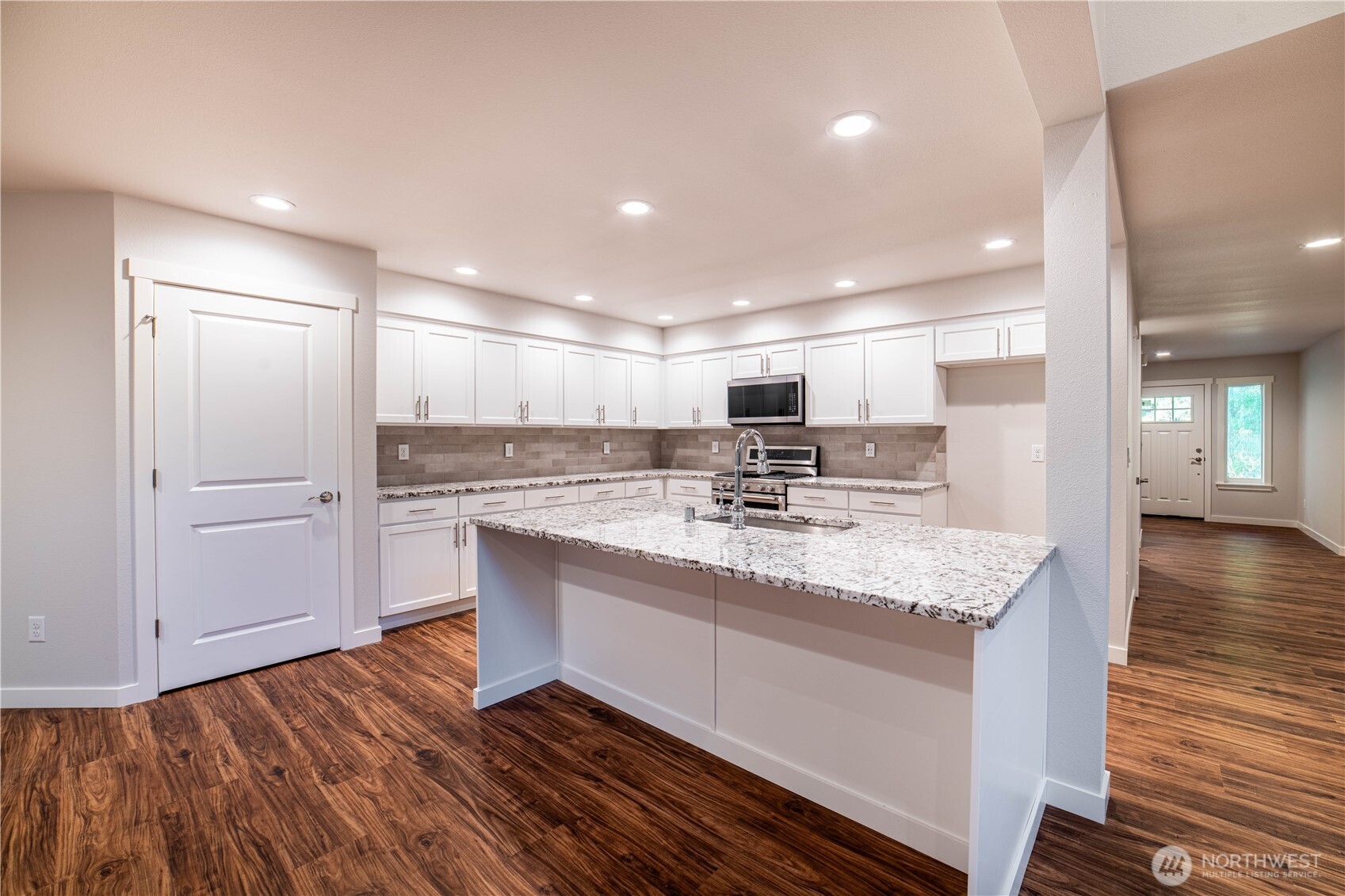 6981 Lakewood Park Lane Property Photo 3