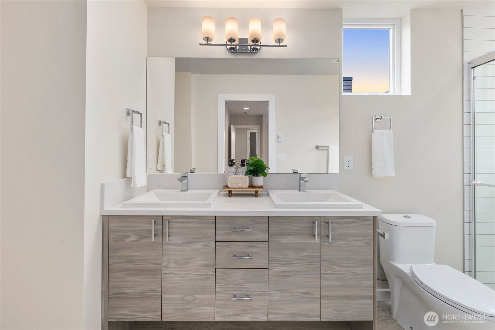 9235 B 16th Avenue Property Photo 16