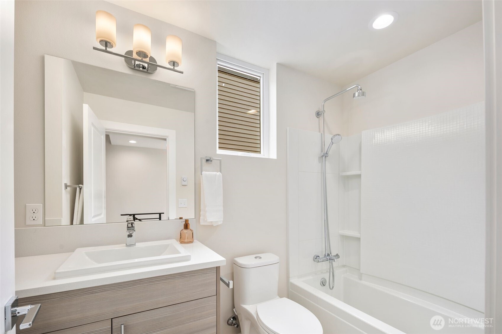 9235 B 16th Avenue Property Photo 20