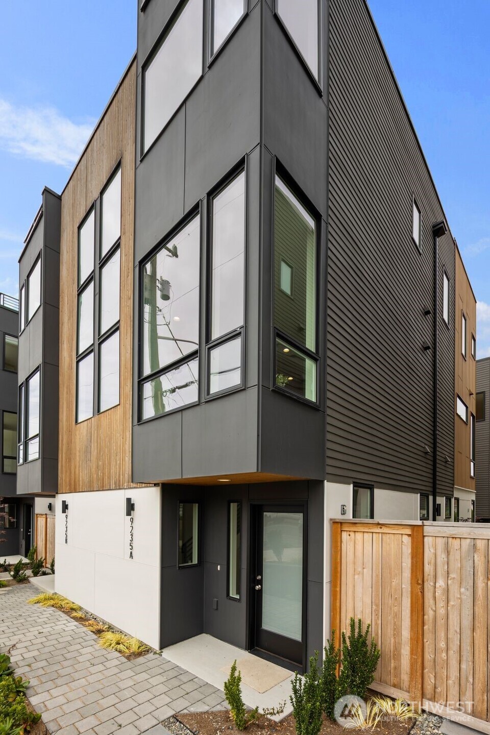 9235 B 16th Avenue Property Photo 21