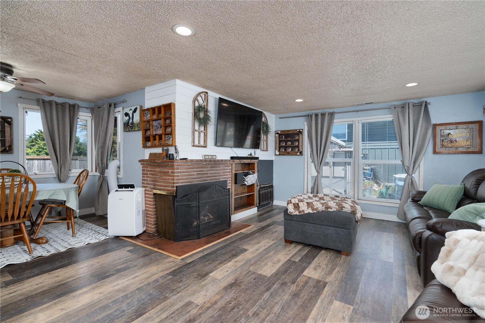 16027 W Division Street Property Photo 3