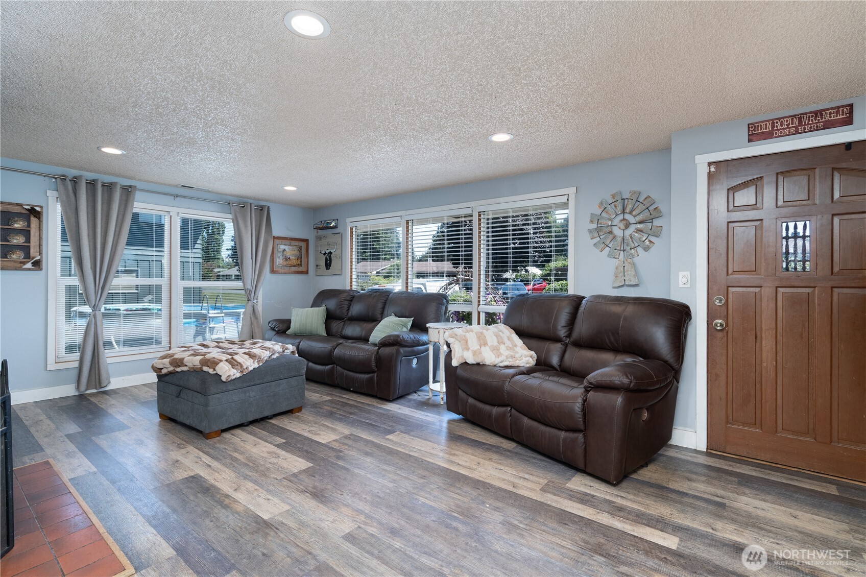 16027 W Division Street Property Photo 4