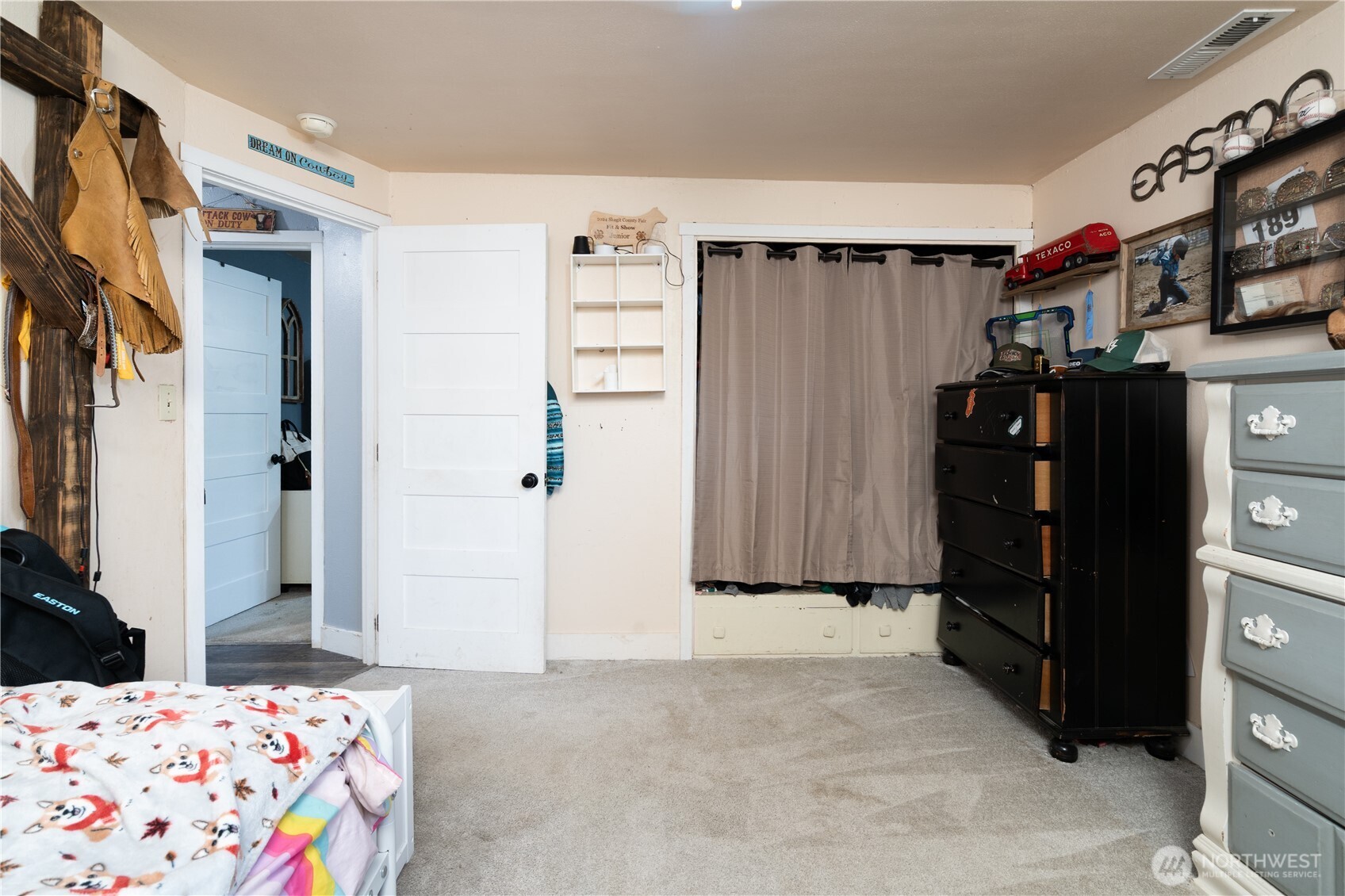 16027 W Division Street Property Photo 12