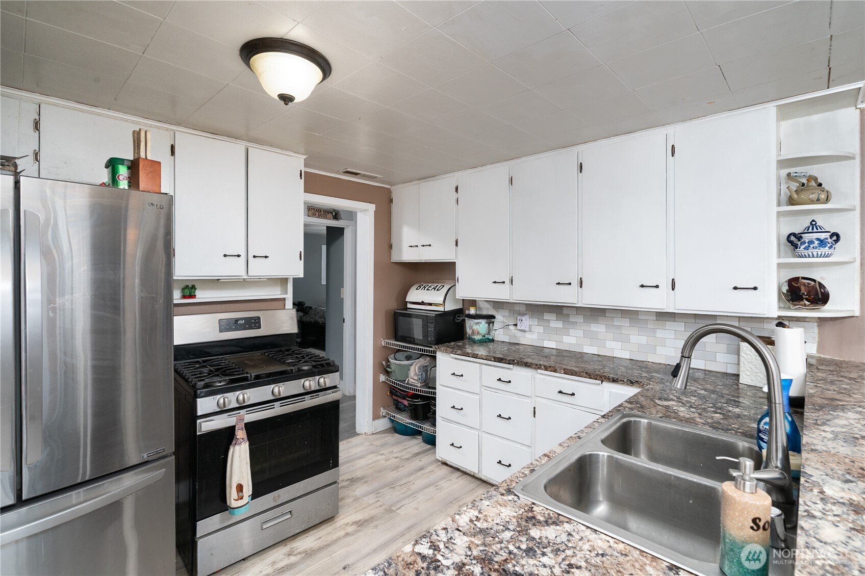 16027 W Division Street Property Photo 14