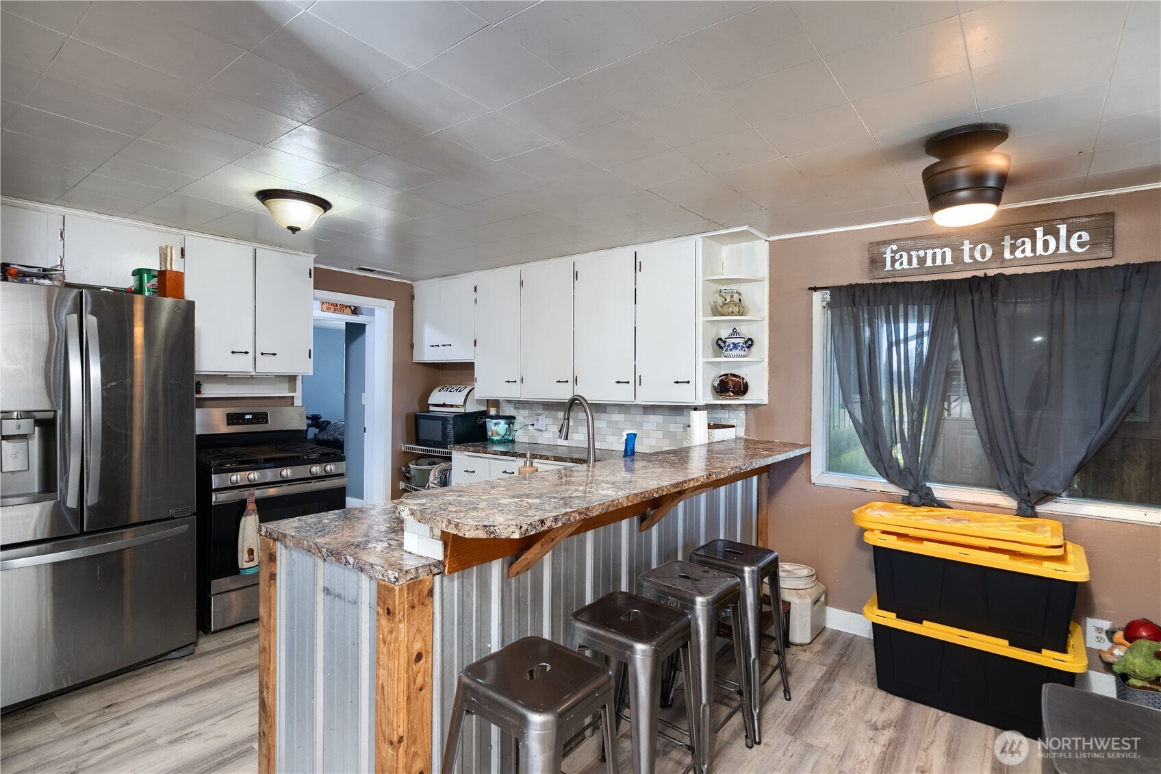 16027 W Division Street Property Photo 17