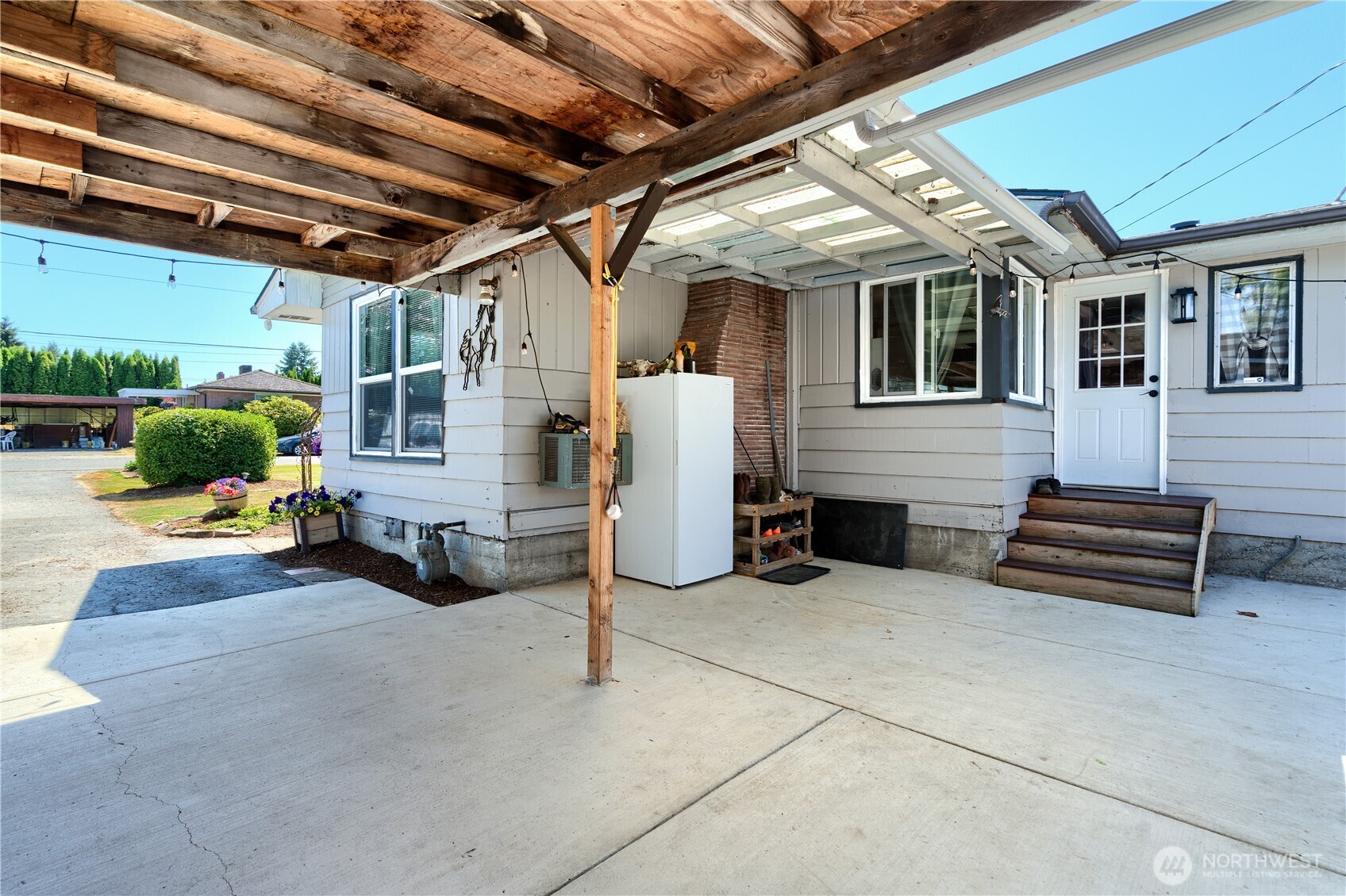 16027 W Division Street Property Photo 19