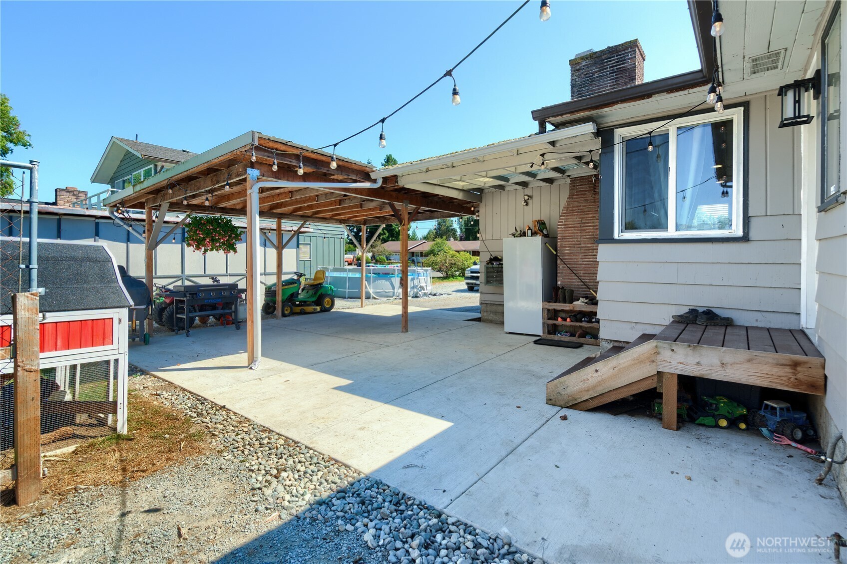 16027 W Division Street Property Photo 21