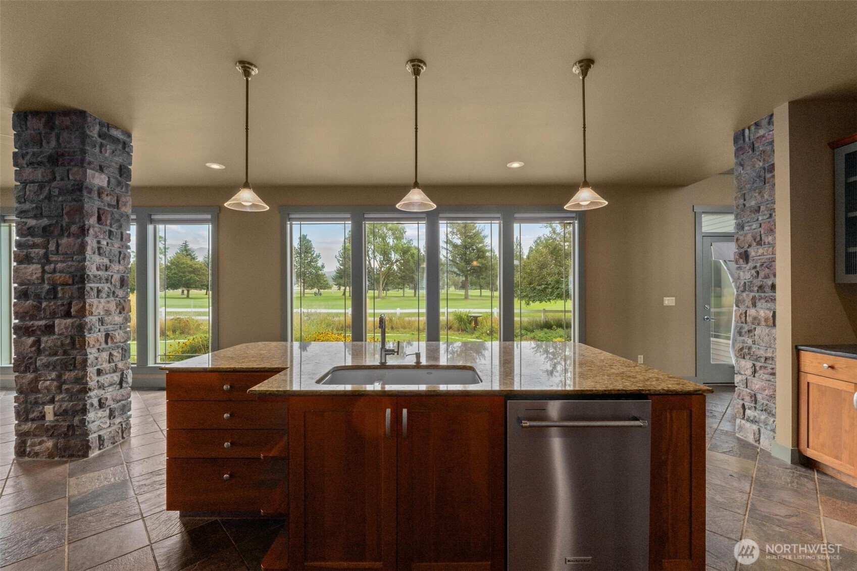 1900 Tamarack Street Property Photo 12