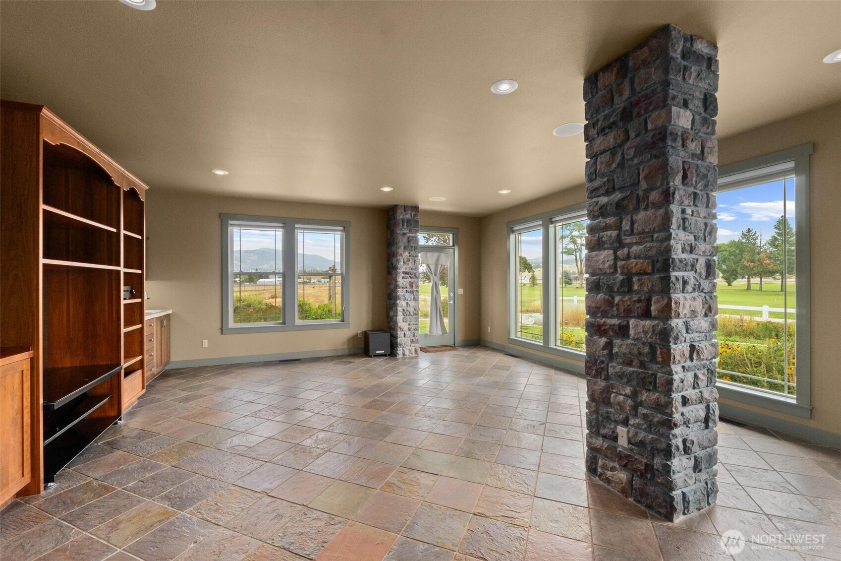 1900 Tamarack Street Property Photo 14