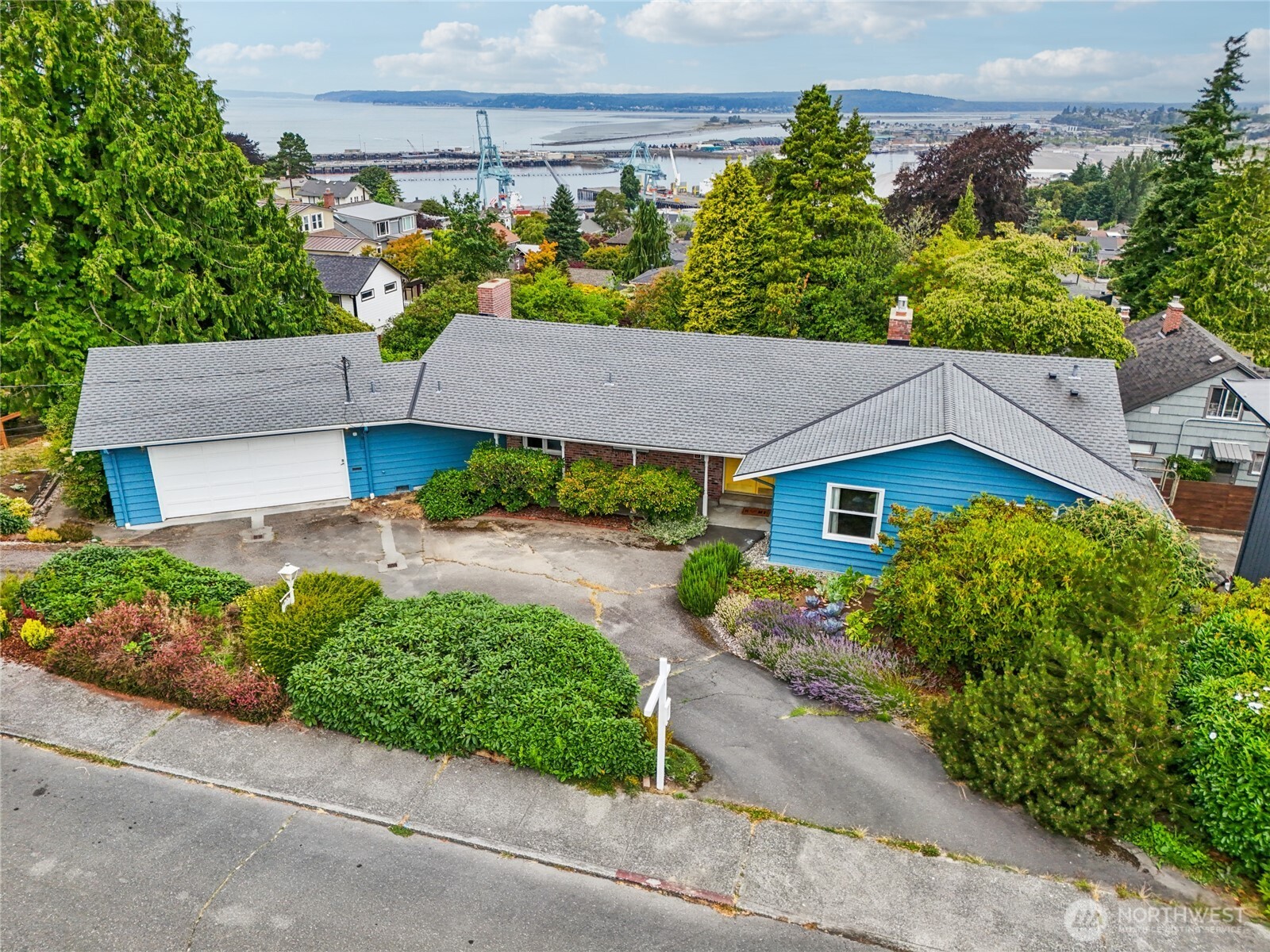 715 35th Street Property Photo 1