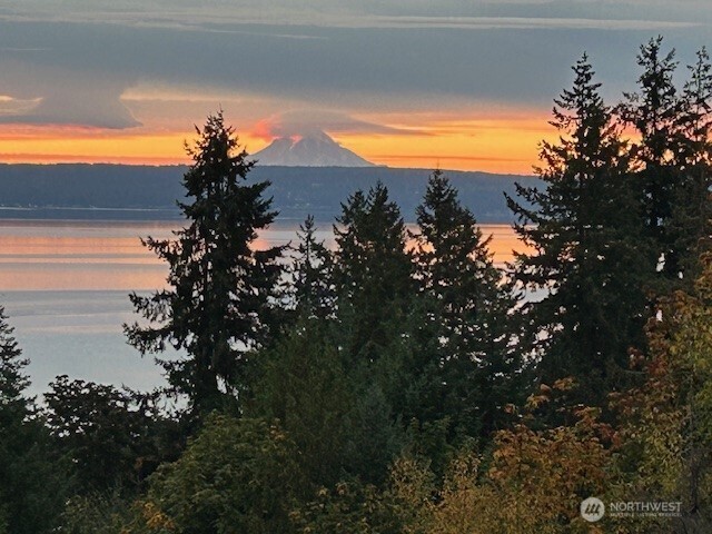 304698 Highway 101 Property Photo 1