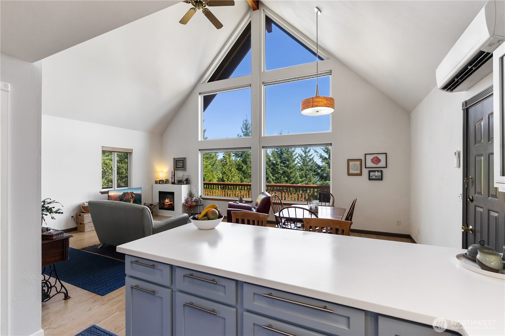 304698 Highway 101 Property Photo 9