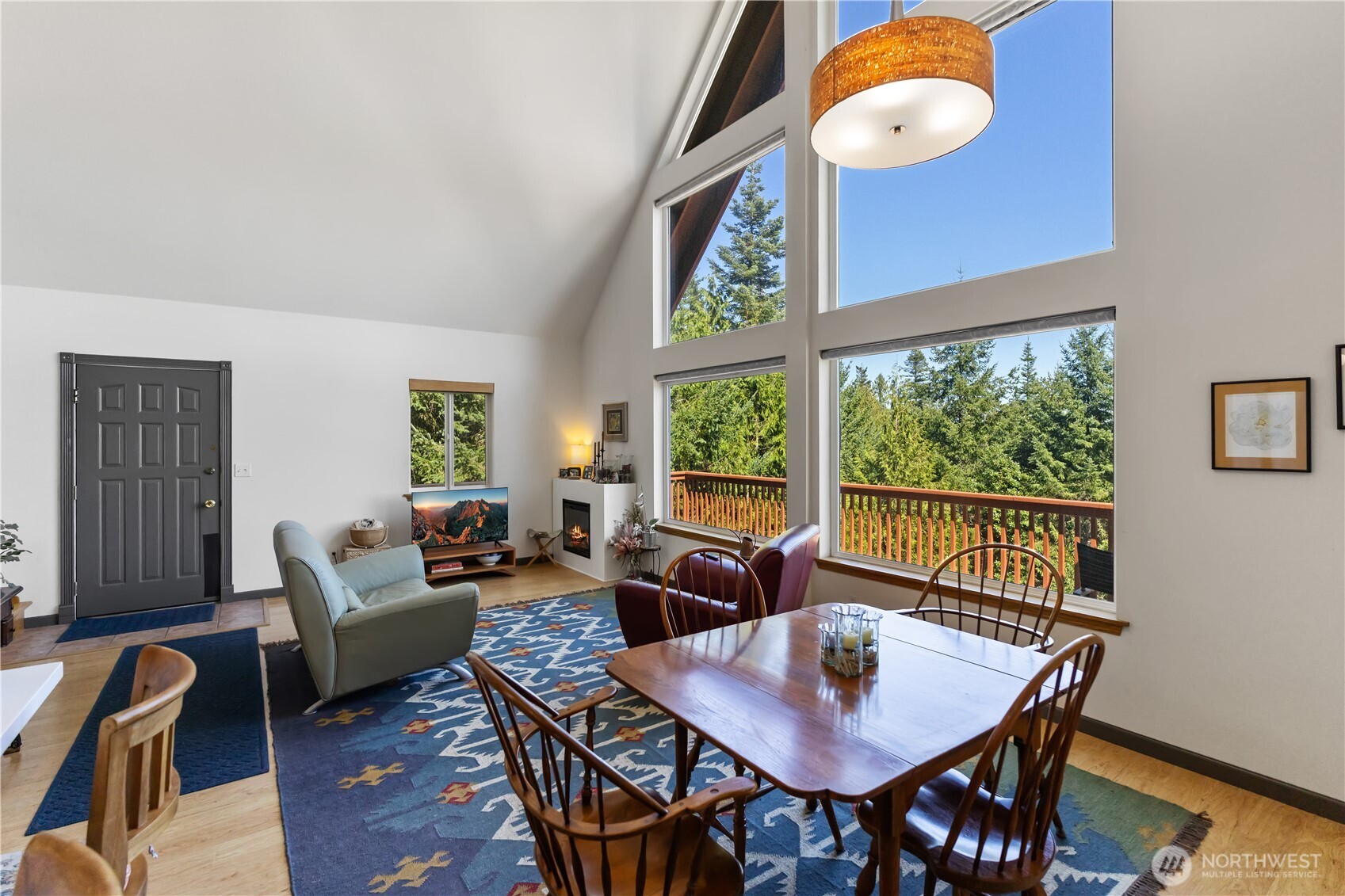 304698 Highway 101 Property Photo 14