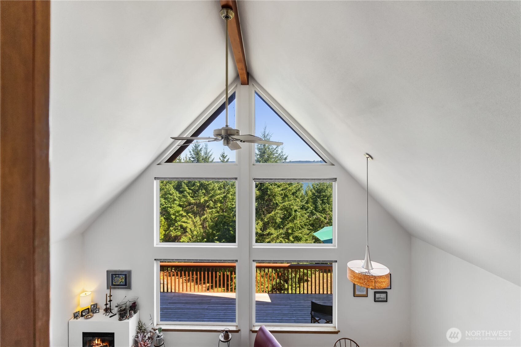 304698 Highway 101 Property Photo 15