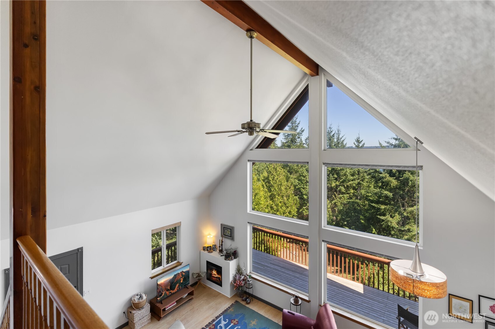 304698 Highway 101 Property Photo 16