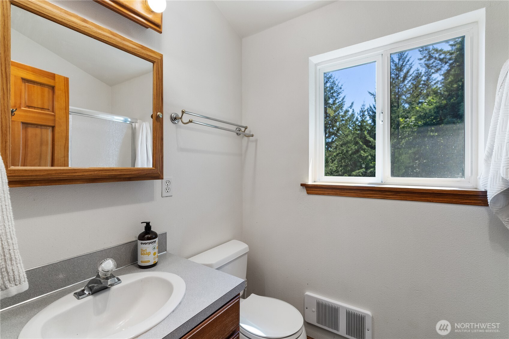 304698 Highway 101 Property Photo 21