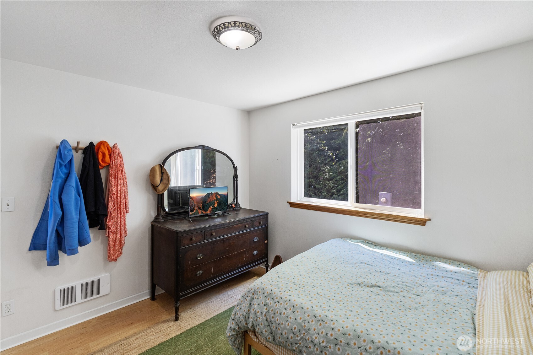 304698 Highway 101 Property Photo 23