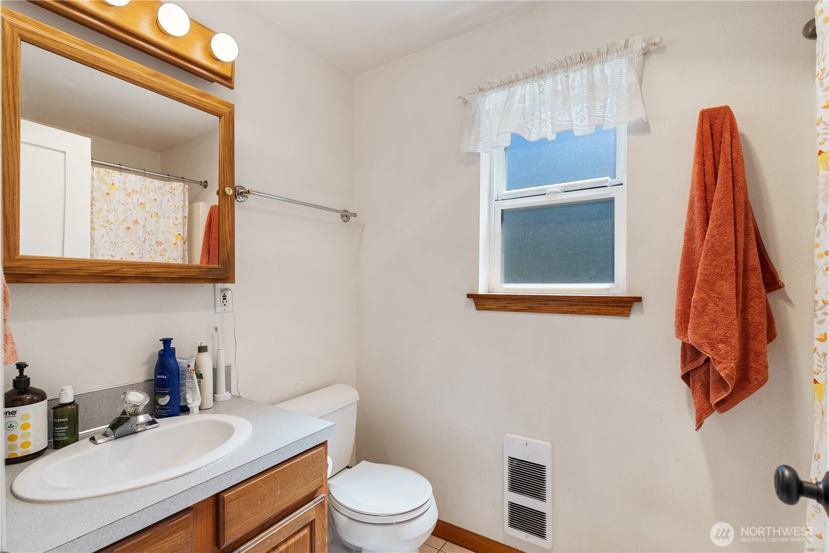 304698 Highway 101 Property Photo 25