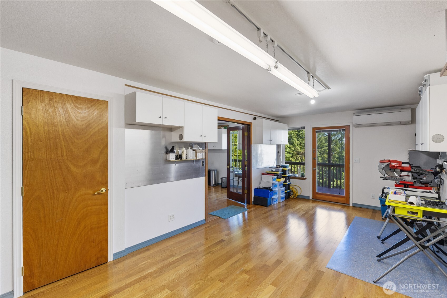 304698 Highway 101 Property Photo 28