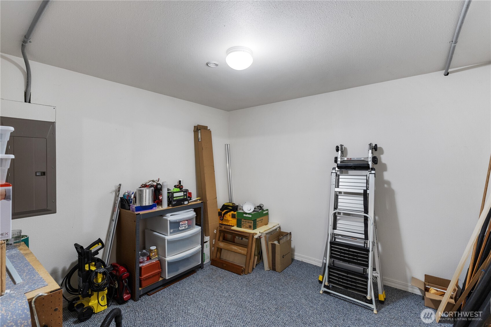 304698 Highway 101 Property Photo 31